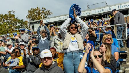homecoming cheer crowd